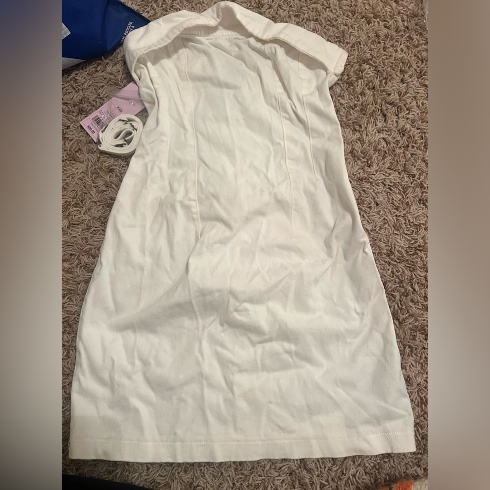 Short white dress